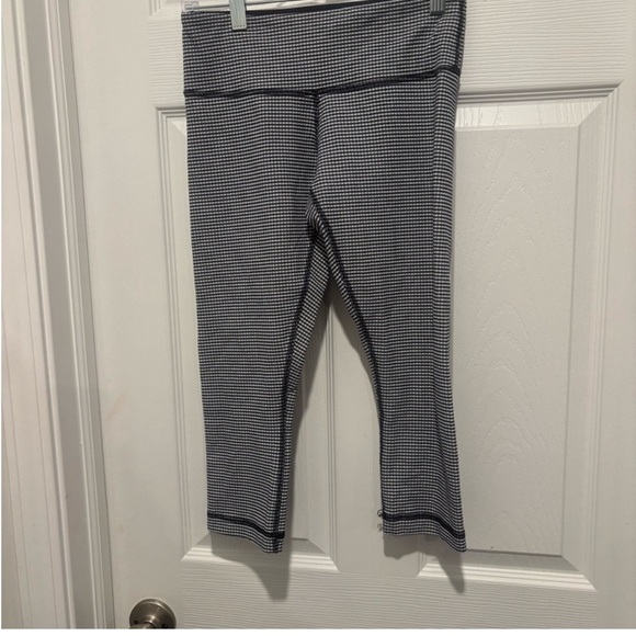 Lululemon Cropped Bundle 2 Leggings Size 4. - Picture 3 of 6